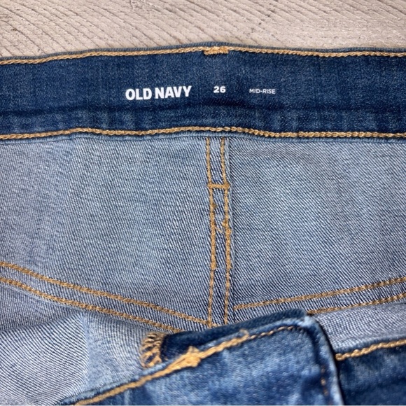 Old Navy Womens Mid Rise Roll Up Denim Shorts Size 26 Light Wash NWT - Picture 6 of 13